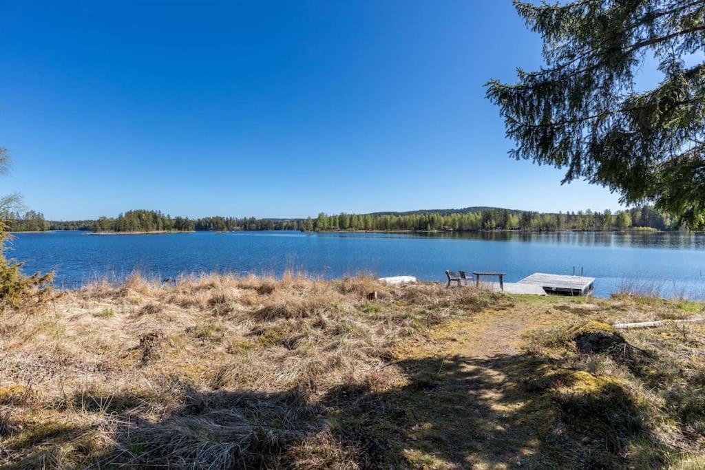 Cozy Cottage By The Lake, Charlottenberg Åmotfors エクステリア 写真