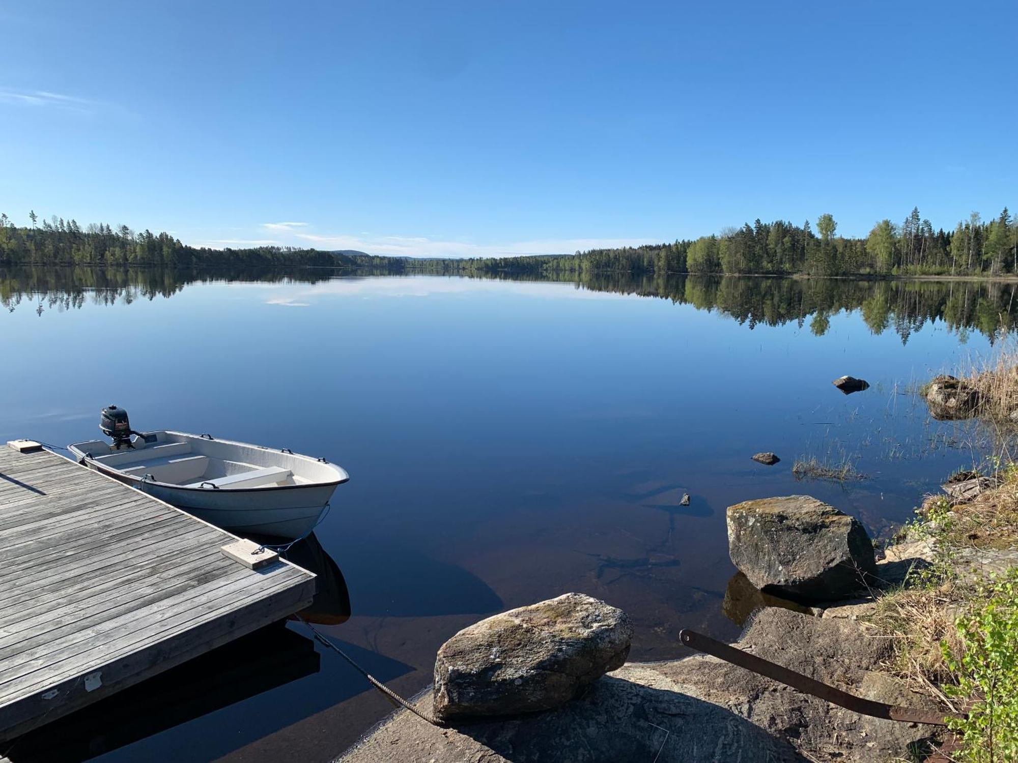 Cozy Cottage By The Lake, Charlottenberg Åmotfors エクステリア 写真